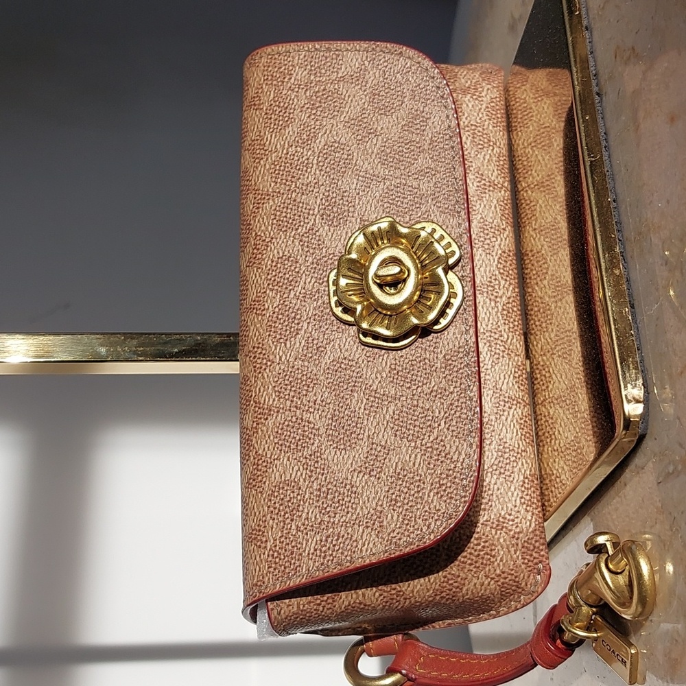 Coach tea rose retail sunglasses case in signature print